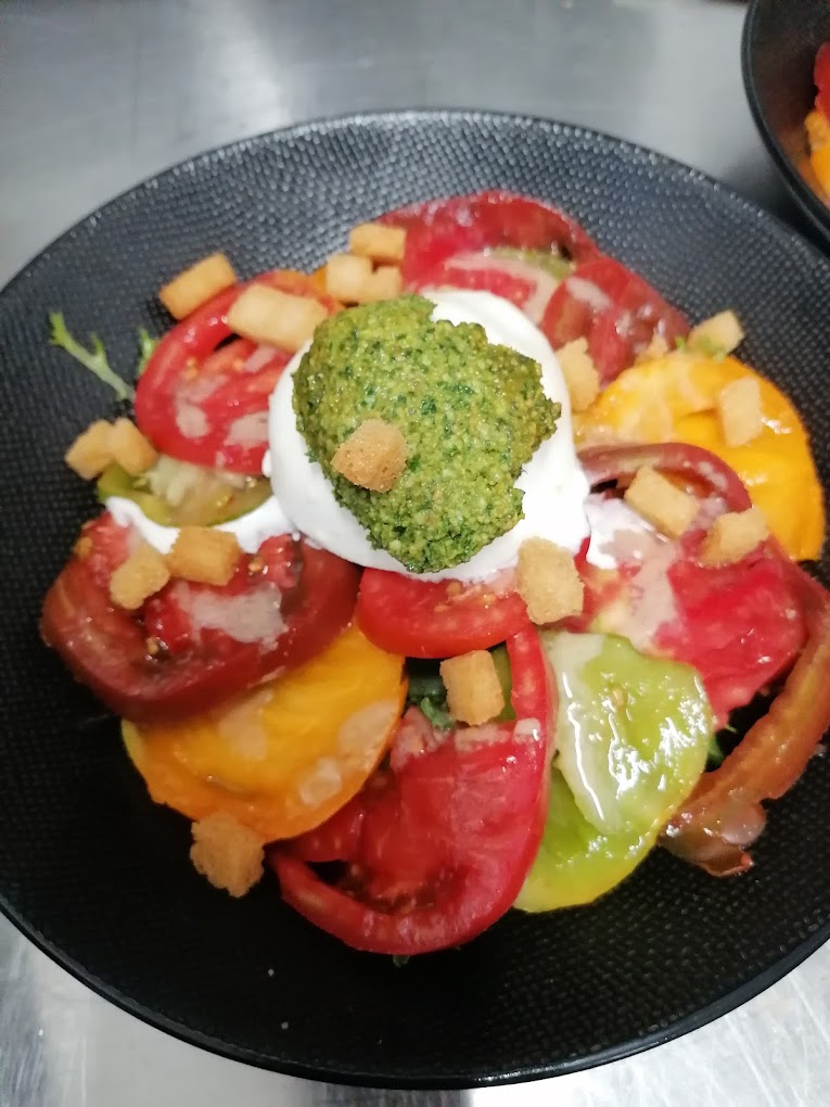 Salade-tomates-burrata-le-bistrot-du-parvis